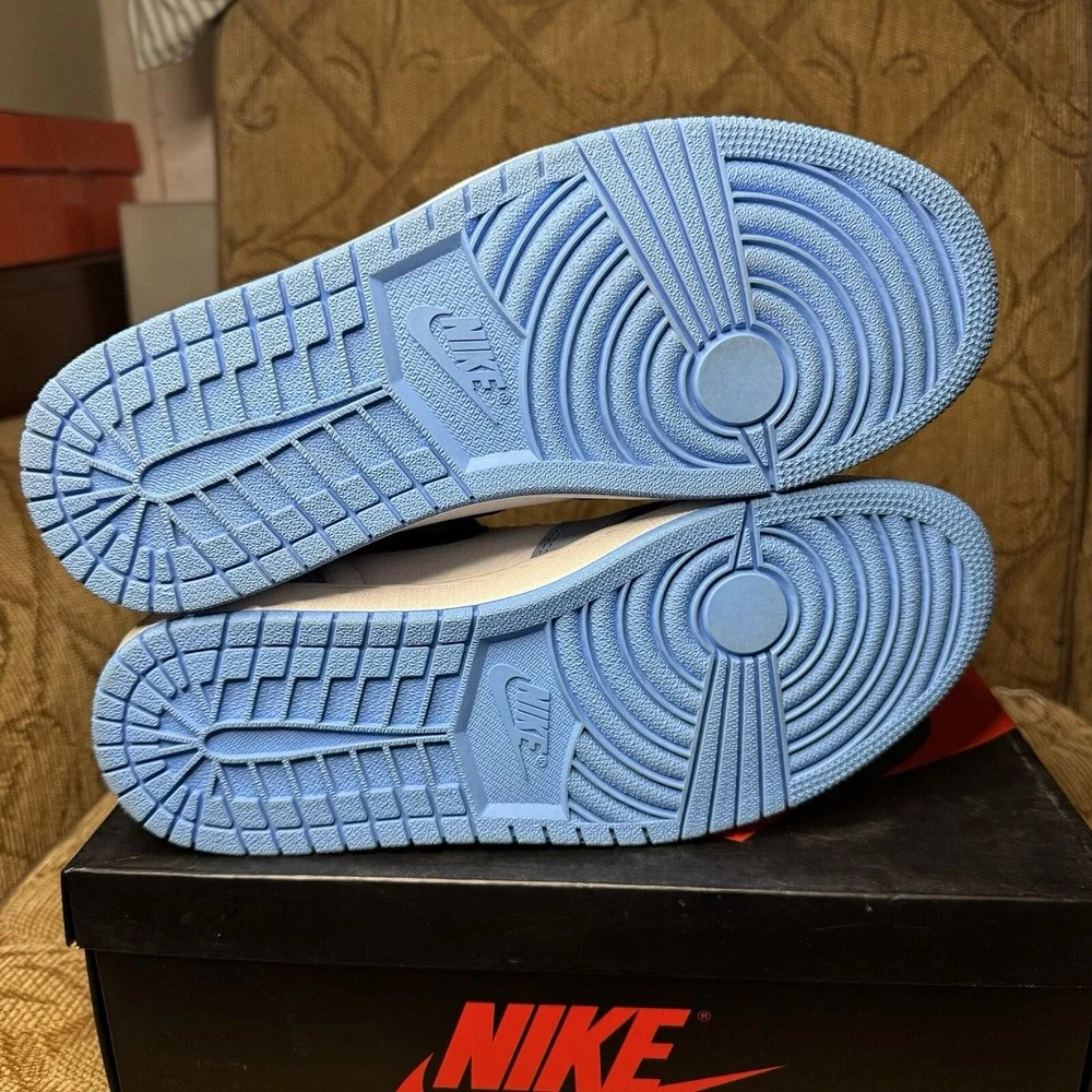 Jordan 1 High University Blue, Men's Size‎ 9.5 Left shoe faded